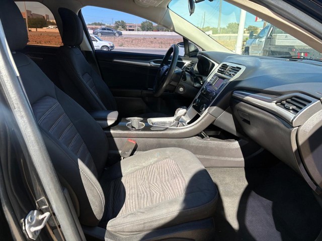 Ford Fusion Vehicle Full-screen Gallery Image 14