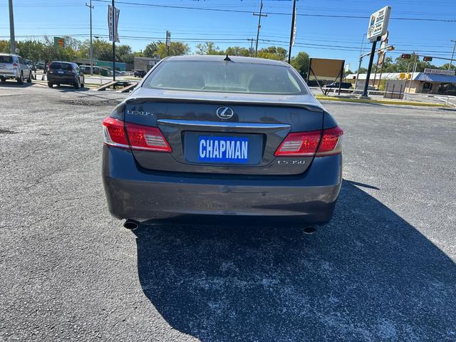 Lexus ES 350 Vehicle Full-screen Gallery Image 04