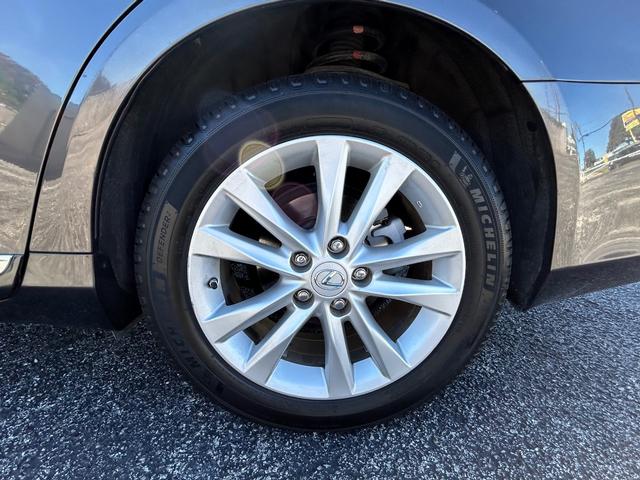 Lexus ES 350 Vehicle Full-screen Gallery Image 16