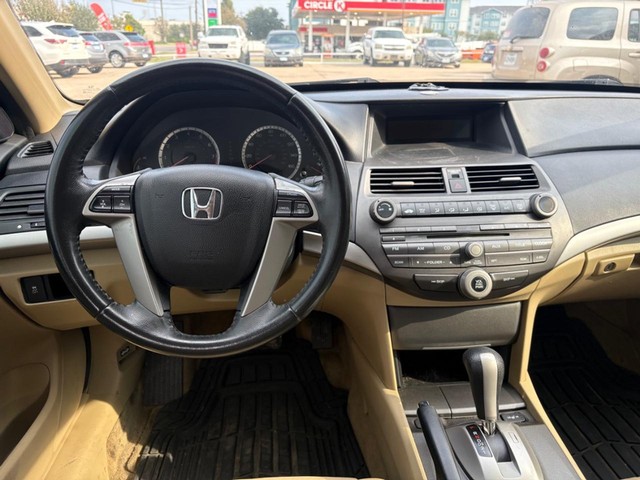 Honda Accord Sedan Vehicle Full-screen Gallery Image 09