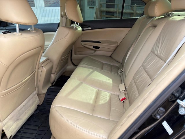 Honda Accord Sedan Vehicle Full-screen Gallery Image 10