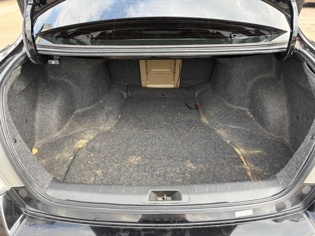 Honda Accord Sedan Vehicle Full-screen Gallery Image 11