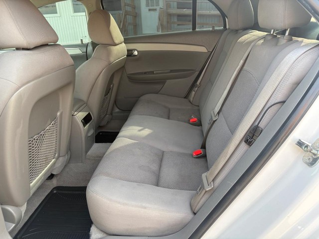 Chevrolet Malibu Vehicle Full-screen Gallery Image 11