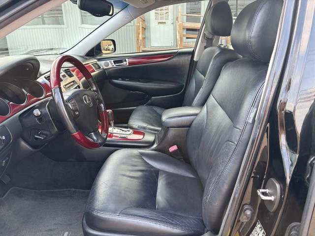 Lexus ES 330 Vehicle Full-screen Gallery Image 09