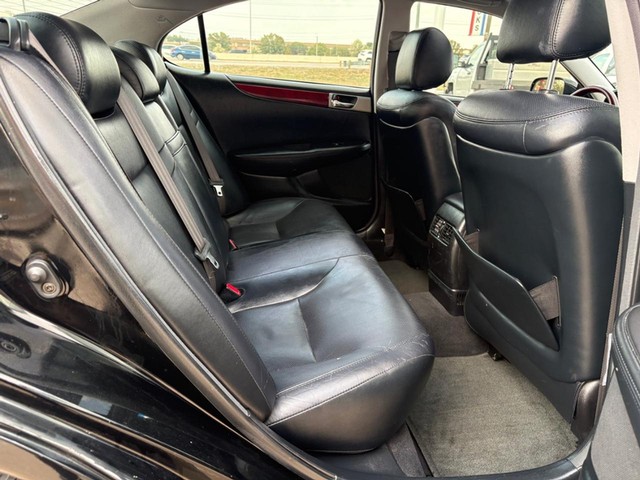 Lexus ES 330 Vehicle Full-screen Gallery Image 13