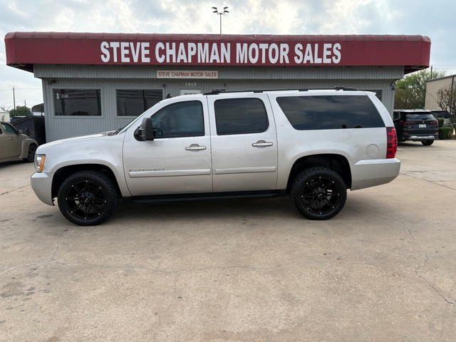 Chevrolet Suburban Vehicle Full-screen Gallery Image 02