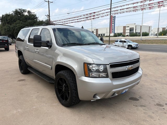 Chevrolet Suburban Vehicle Full-screen Gallery Image 07