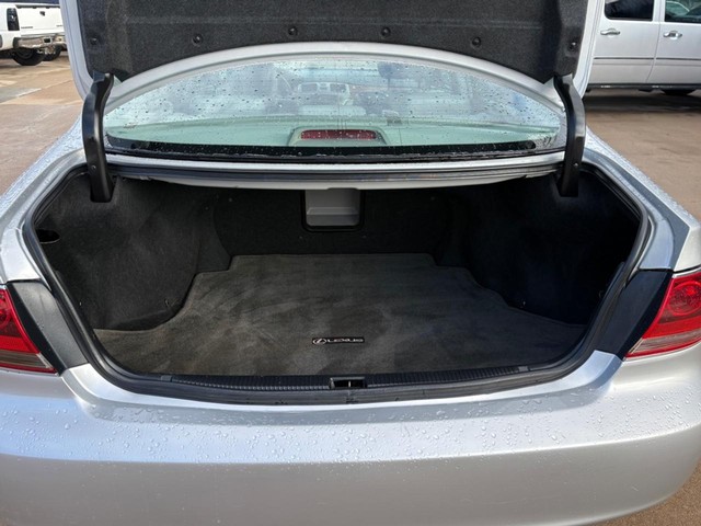 Lexus ES 330 Vehicle Full-screen Gallery Image 12