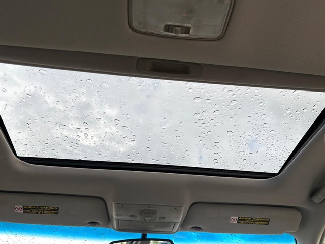 Lexus ES 330 Vehicle Full-screen Gallery Image 15