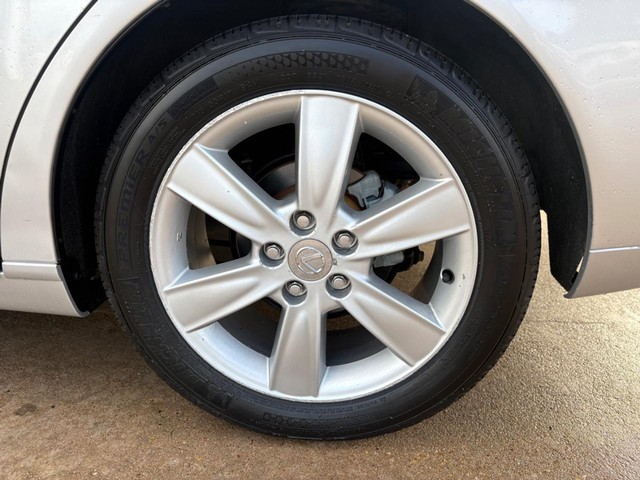 Lexus ES 330 Vehicle Full-screen Gallery Image 16