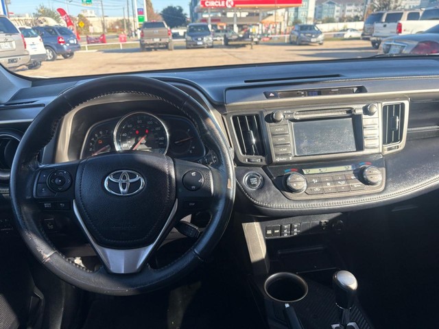 Toyota RAV4 Vehicle Full-screen Gallery Image 10
