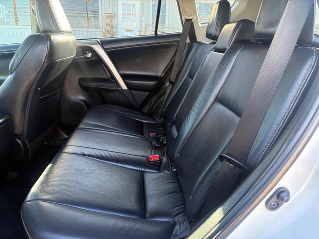 Toyota RAV4 Vehicle Full-screen Gallery Image 11