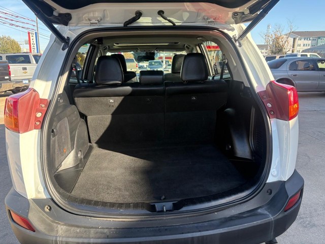 Toyota RAV4 Vehicle Full-screen Gallery Image 12