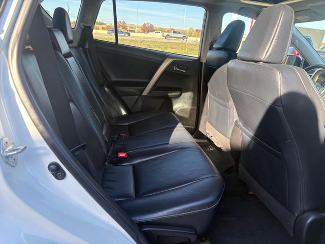 Toyota RAV4 Vehicle Full-screen Gallery Image 13