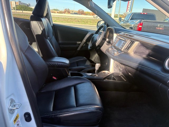 Toyota RAV4 Vehicle Full-screen Gallery Image 14