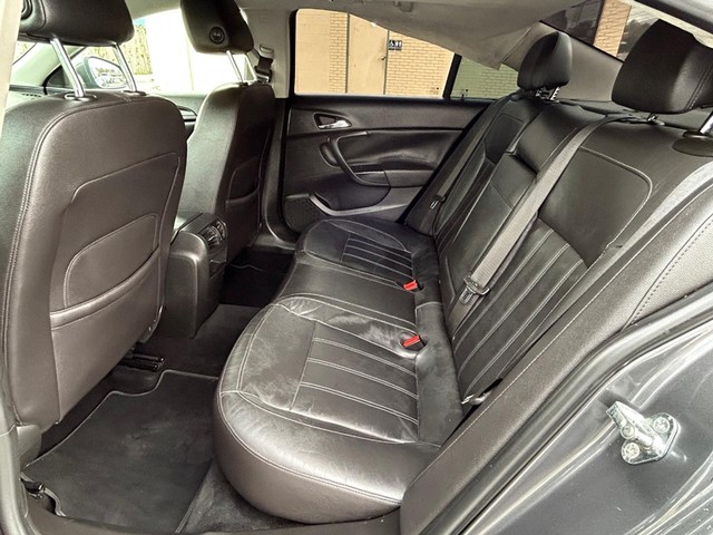 Buick Regal Vehicle Full-screen Gallery Image 11