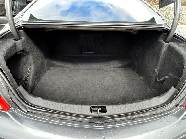 Buick Regal Vehicle Full-screen Gallery Image 12