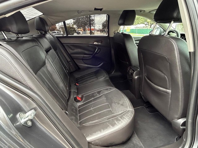 Buick Regal Vehicle Full-screen Gallery Image 13