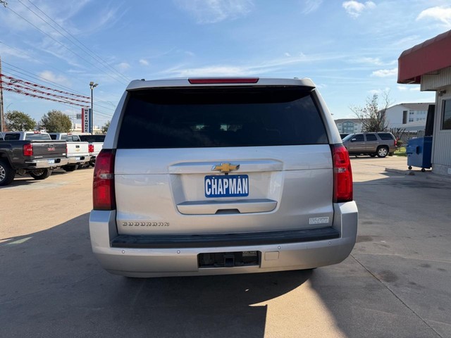 Chevrolet Suburban Vehicle Full-screen Gallery Image 04