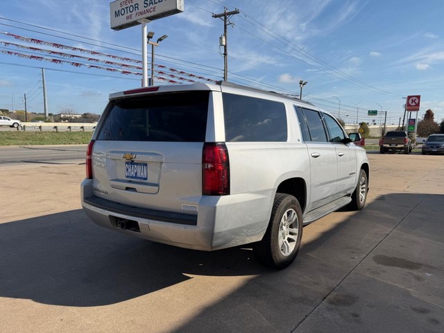 Chevrolet Suburban Vehicle Full-screen Gallery Image 05