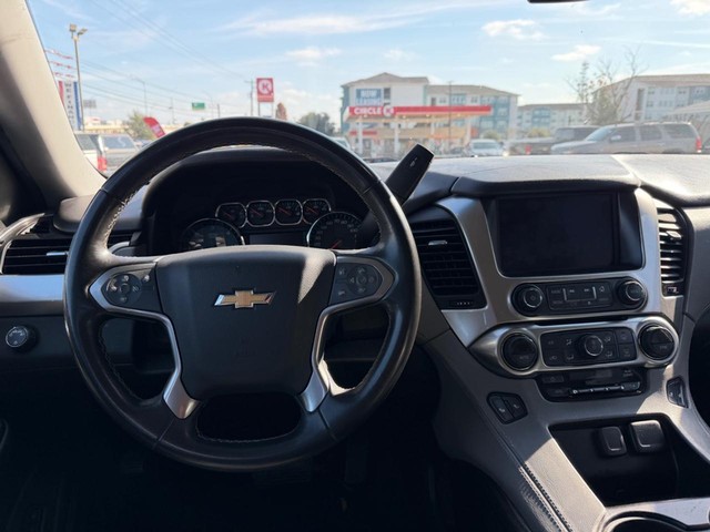 Chevrolet Suburban Vehicle Full-screen Gallery Image 10