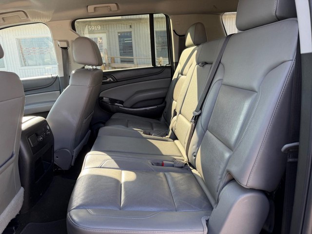 Chevrolet Suburban Vehicle Full-screen Gallery Image 11