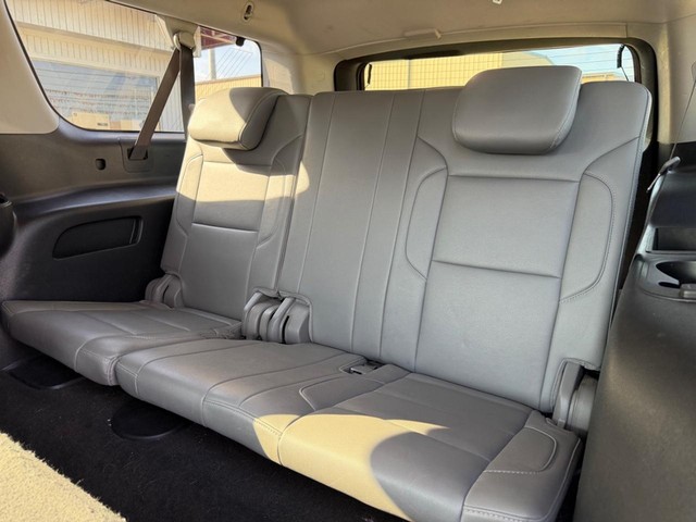 Chevrolet Suburban Vehicle Full-screen Gallery Image 12