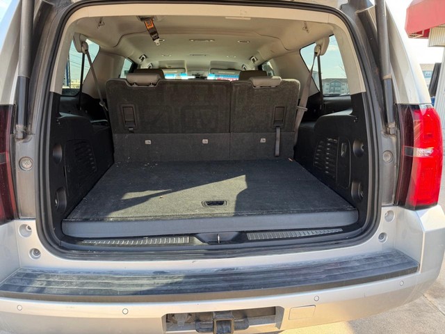 Chevrolet Suburban Vehicle Full-screen Gallery Image 13