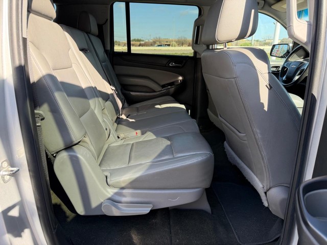 Chevrolet Suburban Vehicle Full-screen Gallery Image 14