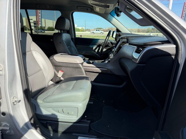 Chevrolet Suburban Vehicle Full-screen Gallery Image 16