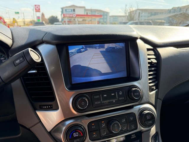 Chevrolet Suburban Vehicle Full-screen Gallery Image 18