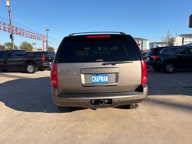 GMC Yukon Vehicle Full-screen Gallery Image 04