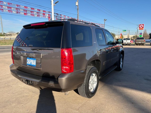 GMC Yukon Vehicle Full-screen Gallery Image 05