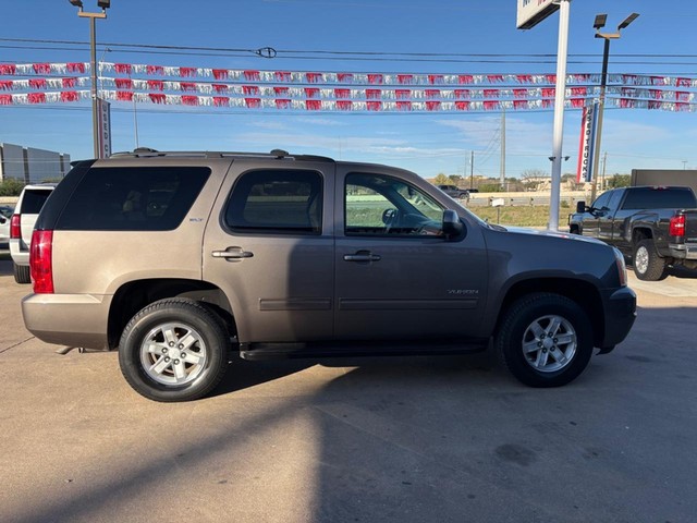 GMC Yukon Vehicle Full-screen Gallery Image 06