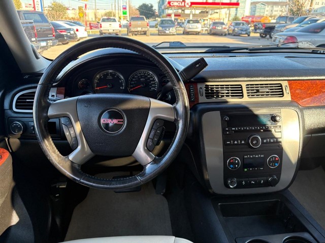 GMC Yukon Vehicle Full-screen Gallery Image 10