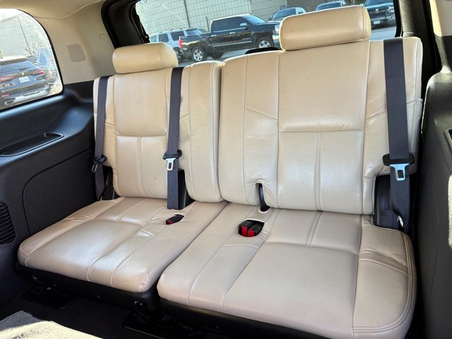 GMC Yukon Vehicle Full-screen Gallery Image 12