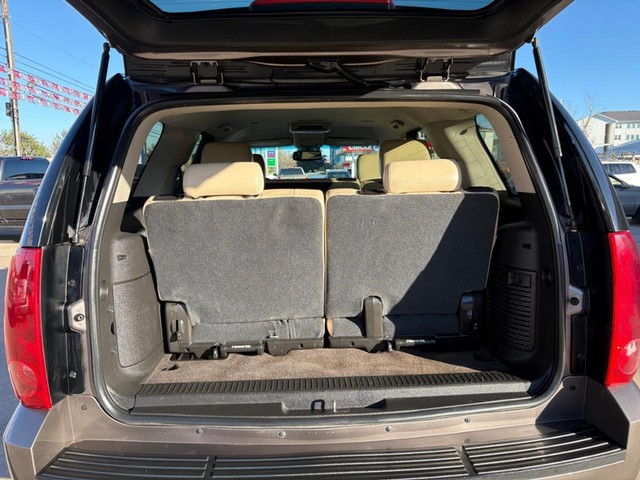 GMC Yukon Vehicle Full-screen Gallery Image 13