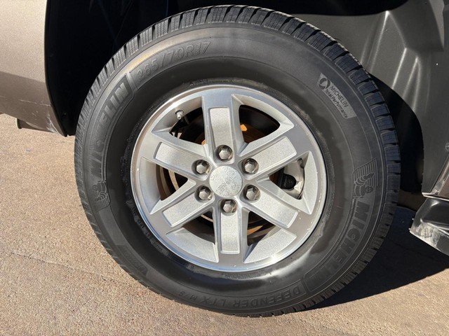 GMC Yukon Vehicle Full-screen Gallery Image 17