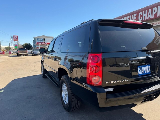 GMC Yukon XL Vehicle Full-screen Gallery Image 03