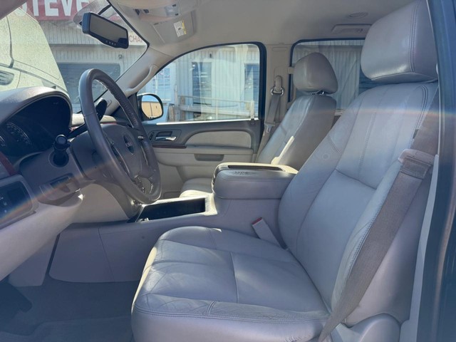 GMC Yukon XL Vehicle Full-screen Gallery Image 07