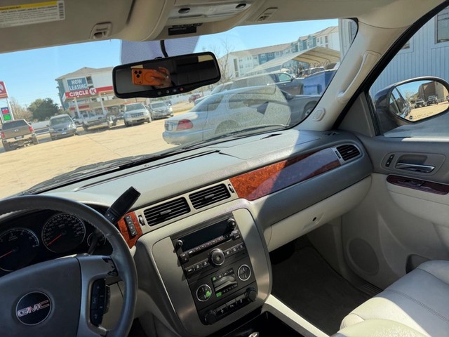 GMC Yukon XL Vehicle Full-screen Gallery Image 08