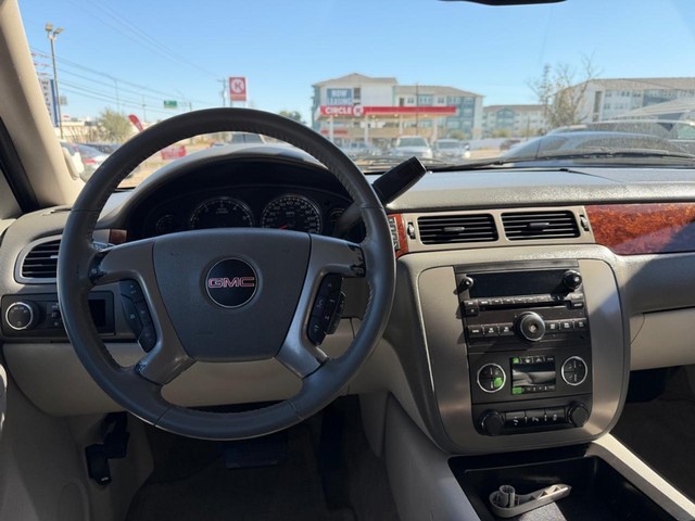 GMC Yukon XL Vehicle Full-screen Gallery Image 09