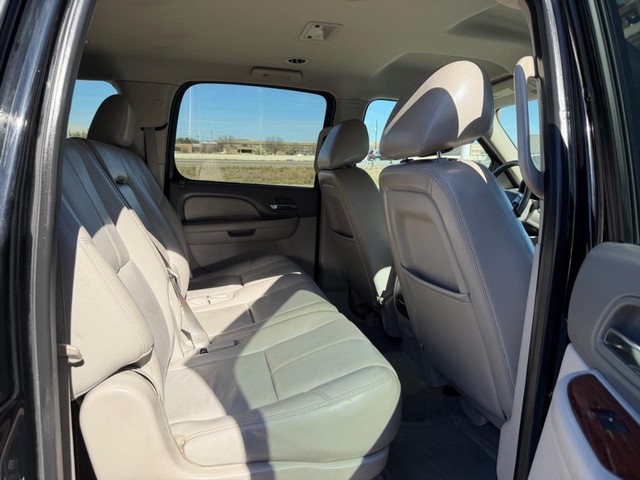 GMC Yukon XL Vehicle Full-screen Gallery Image 12