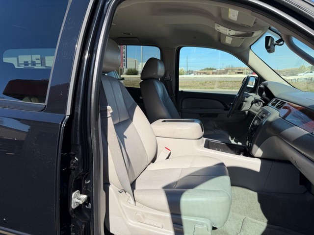 GMC Yukon XL Vehicle Full-screen Gallery Image 14