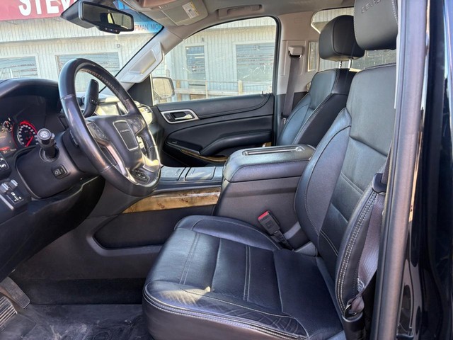 GMC Yukon Vehicle Full-screen Gallery Image 09