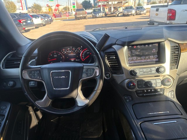 GMC Yukon Vehicle Full-screen Gallery Image 10