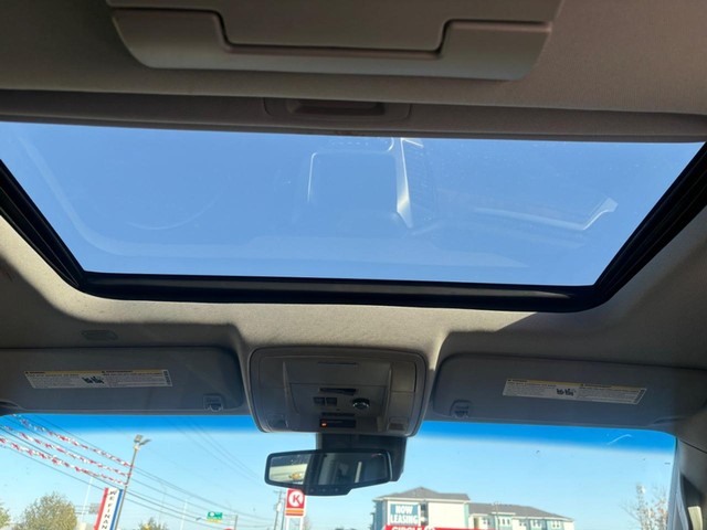 GMC Yukon Vehicle Full-screen Gallery Image 16