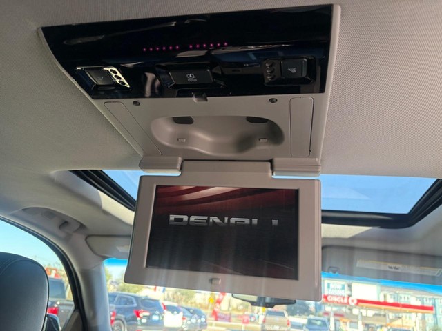 GMC Yukon Vehicle Full-screen Gallery Image 17