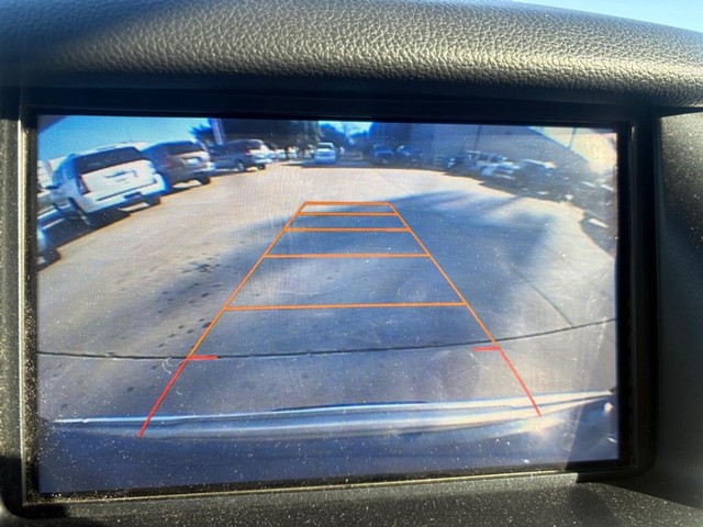 GMC Yukon Vehicle Full-screen Gallery Image 18