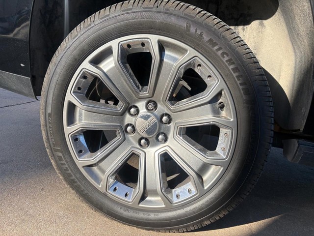 GMC Yukon Vehicle Full-screen Gallery Image 19